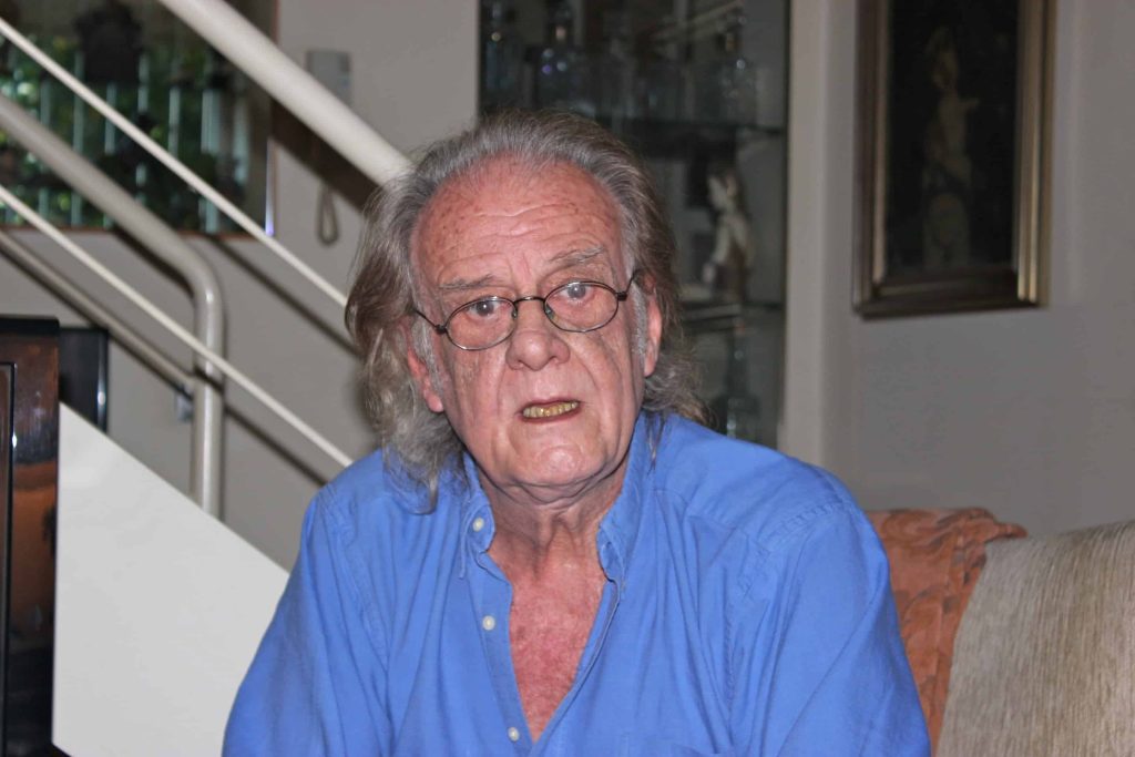 Luis Eduardo Aute nos dijo: «La mentira es necesaria para la supervivencia» "Hay que tomarse las cosas en serio, pero nunca desdeñar la perspectiva de que tampoco nada es tan importante. Es un síntoma de inteligencia tener esa perspectiva amplia de la realidad, y esa amplitud la da el sentido del humor. El ser humano es el único animal que tiene sentido del humor", dice Luis Eduardo Aute. Foto: Deyanira López.