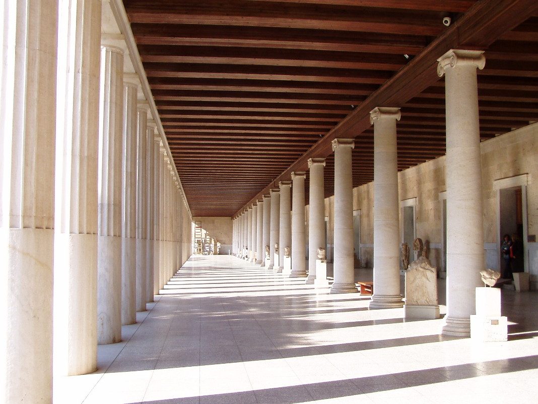 Stoa_of_Attalos_at_the_Ancient_Agora_of_Athens_3 Description: La Stoa de Attalos en el Ágora de Atenas. / 3 de Marzo de 2008 / Fuente: trabajo propio / Autor: DerHexer / CC 3.0