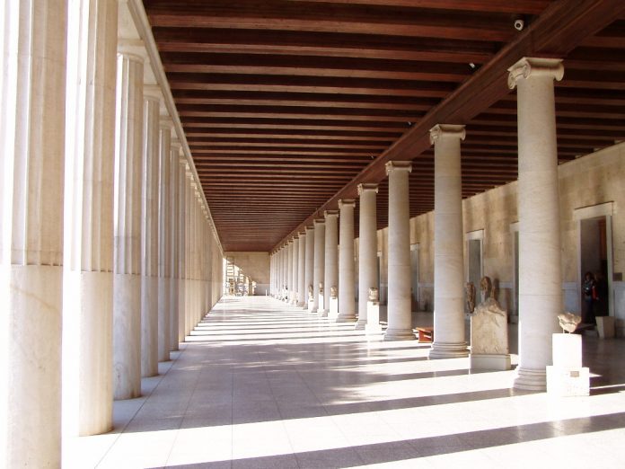 Stoa_of_Attalos_at_the_Ancient_Agora_of_Athens_3 Description: La Stoa de Attalos en el Ágora de Atenas. / 3 de Marzo de 2008 / Fuente: trabajo propio / Autor: DerHexer / CC 3.0