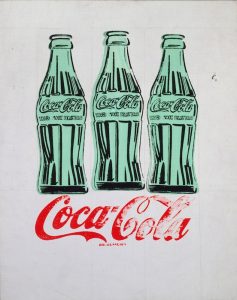 Andy Warhol: fabricar arte Tres botellas de Coca-Cola. 1962. Tinta serigráfica y lápiz de grafito sobre lino. Collection of the Andy Warhol Museum, Pittsburg © 2017 The Andy Warhol Foundation for the Visual Arts, Inc. / VEGAP