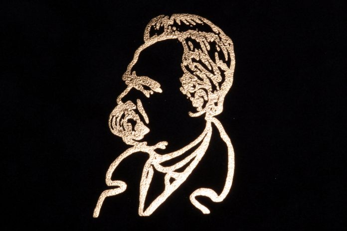 3592961933_94df56512b_o La filosofía de Nietzsche es un canto optimista a la vida. Paradójicamente, y a pesar de la poca congruencia con su circunstancia personal, la obra nietzscheana muestra las ilimitadas oportunidades para decirle sí a la existencia en todo momento: hay que afirmar la vida interior, combatir las patologías del espíritu.