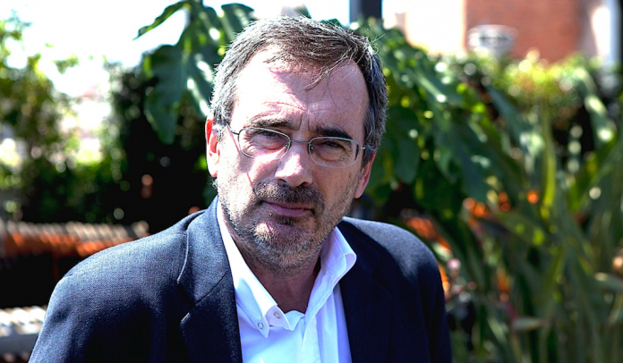 Captura de pantalla 2018-05-29 a la(s) 17.36.39 Manuel Cruz es catedrático de Filosofía Contemporánea en la Universidad de Barcelona y actualmente diputado y portavoz del PSOE en la Comisión de Educación y Deporte.