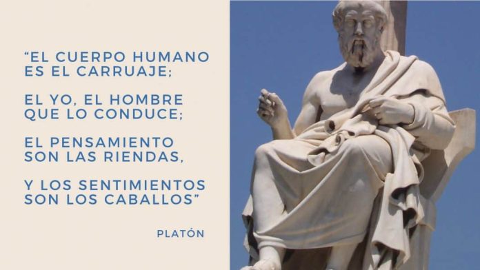 section one A la derecha, estatua de Platón en la Academia de Atenas, en Grecia. Imagen distribuida por Wikimedia Commons bajo licencias CC BY-SA 4.0, CC BY-SA 3.0, CC BY-SA 2.5, CC BY-SA 2.0 y CC BY-SA 1.0.