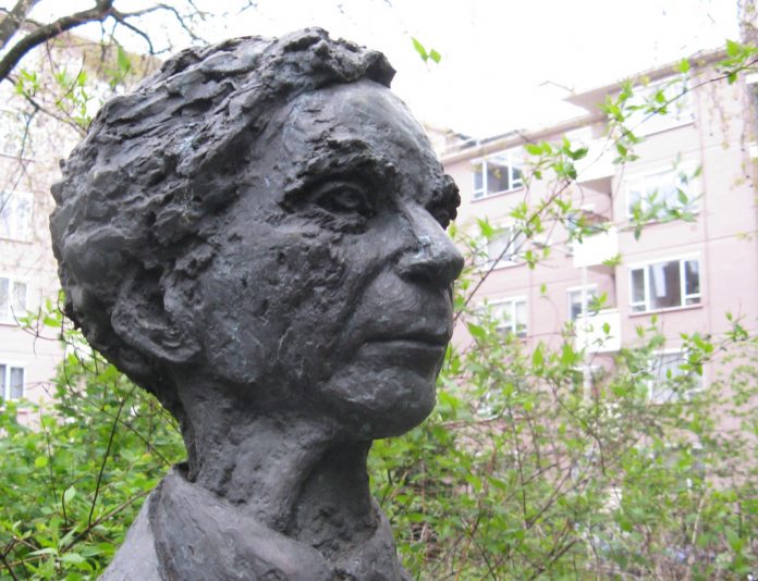 Retrato (cortado) Bertrand Russell / Autor: Kevan / CC 2.0 / https://www.flickr.com/photos/kevandotorg/2426465114 Bertrand Russell (1872-1970) fue uno de los intelectuales más relevantes y famosos del siglo XX.