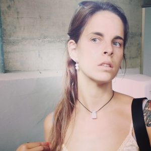 Clara Ramas: “Desconocer a Marx es no saber en qué mundo vives” Clara Ramas es doctora europea e investigadora de la Universidad Complutense de Madrid. Se doctoró con la tesis Hacia una teoría de la apariencia: fetichismo y mistificación en la crítica de la economía política de Marx que la editorial Siglo XXI convirtió en libro. Ese libro es el eje de esta entrevista.