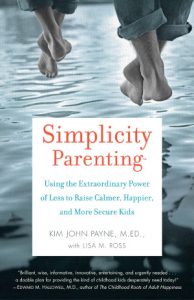El estrés en niños que reciben demasiados estímulos Simplicity Parenting, de Kim J. Payne (Ballantine Books)