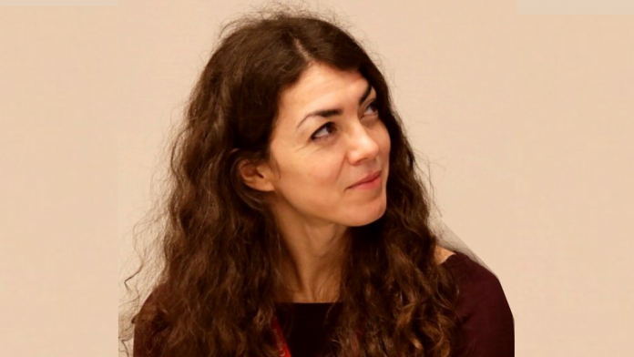Ana Carrasco Ana Carrasco es profesora de Filosofía Moderna y Contemporánea en la Universidad Complutense de Madrid.