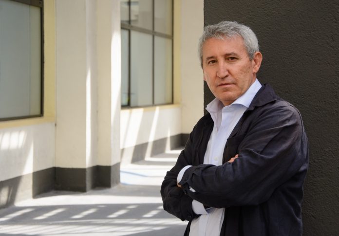 Agapito Maestre. Imagen: editorial Almuzara «Ortega es una demócrata radical, porque defiende, en los términos que usaría Camus, la democracia de los solitarios-solidarios». Agapito Maestre.