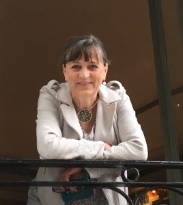Kathryn Mannix: «Quienes van a morir, en su mayoría, se llevan bien con la vida» Kathryn Mannix, doctora británica experta en paliativos. Retrato por cortesía de Siruela.