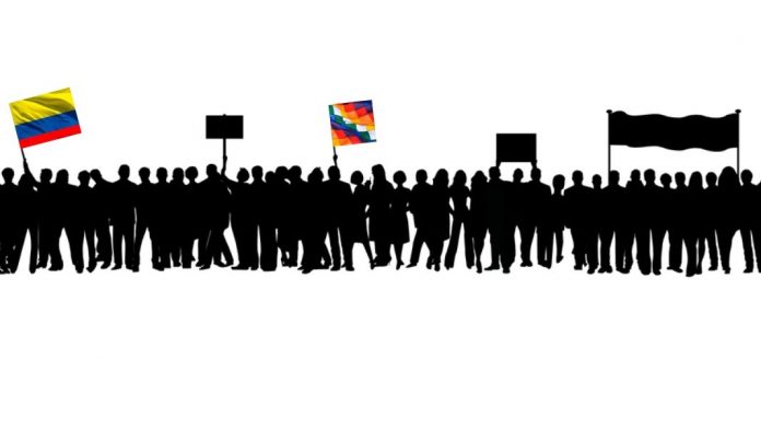 Colombia 21N «En la atmósfera se percibe algo distinto, unas fuerzas vivas se están manifestando aquí y ahora y no se van a dispersar tan fácilmente. Lo escribo claro en la evidente incertidumbre, en medio de la inquietud y el dolor por quienes están más expuestos y ya han sido reprimidos, y de la esperanza viva por lo que aún puede pasar», escribe Laura Quintana sobre las protestas actuales en Colombia. Diseño hecho a partir de ilustración de OpenClipart-Vectors, de Pixabay, a la que hemos añadido las banderas de Colombia (izda.) y la wiphala, la indígena.