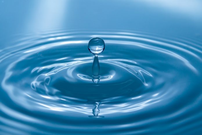 Imagen de HG-Fotografie de Pixabay Somos como el agua contenida en la gota, que no desaparece, sino que pasa a formar parte del océano de la vida. Esta metáfora la utilizaba con frecuencia Raimon Panikkar, que nació en 1918 en Barcelona y murió en 2010.