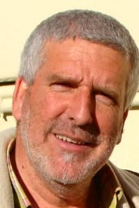 Gregorio Luri: «Hoy hay prisa por correr, no hacia lo bueno, sino hacia lo nuevo» El filósofo y profesor Gregorio Luri (Azagra, Navarra. 1955), autor de La escuela contra el mundo, Mejor educados, ¿Matar a Sócrates?, El cielo prometido y Elogio de las familias sensatamente imperfectas, entre muchos otros títulos.