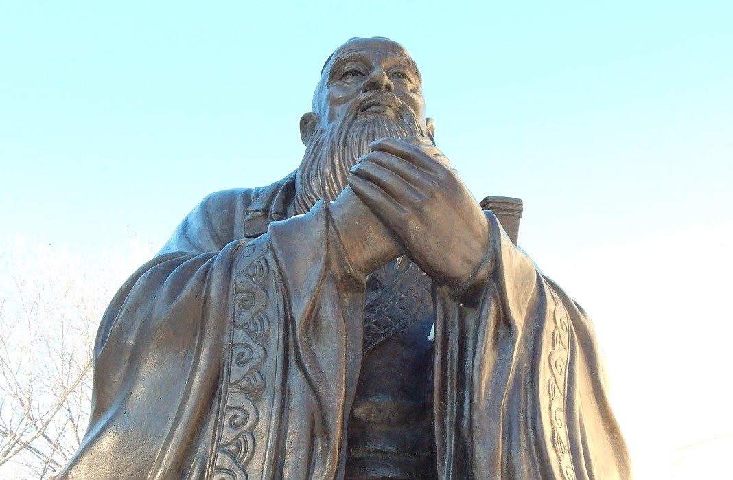 Pixabay confucius-547153_1280 «Postula por la lealtad y la fidelidad. No cultives la amistad con aquellos de menos valía». Confucio.