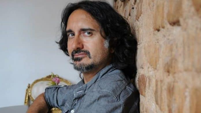 Fernando Ángel Moreno Fernando Ángel Moreno es profesor de Teoría del Lenguaje Literario en la Universidad Complutense de Madrid y autor del libro «La ideología de Star Wars».