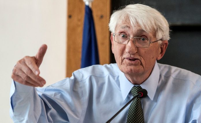 Habermas Jürgen Habermas, uno de los sociólogos-filósofos más reconocidos de nuestro tiempo, durante una presentación en la Universidad Eötvös Loránd VII (Budapest, Hungría) el 29 de mayo de 2014. Foto: Európai Bizottság/Dudás Szabolcs. Imagen de Európa Pont distribuida por flickr bajo licencia Attribution 2.0 Generic (CC BY 2.0).