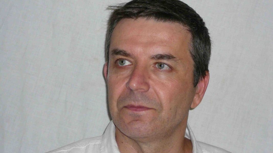 Carlos Fernández Liria Carlos Fernández Liria, profesor de Filosofía de la Universidad Complutense de Madrid (España) y autor de «Sexo y filosofía. El significado del amor».