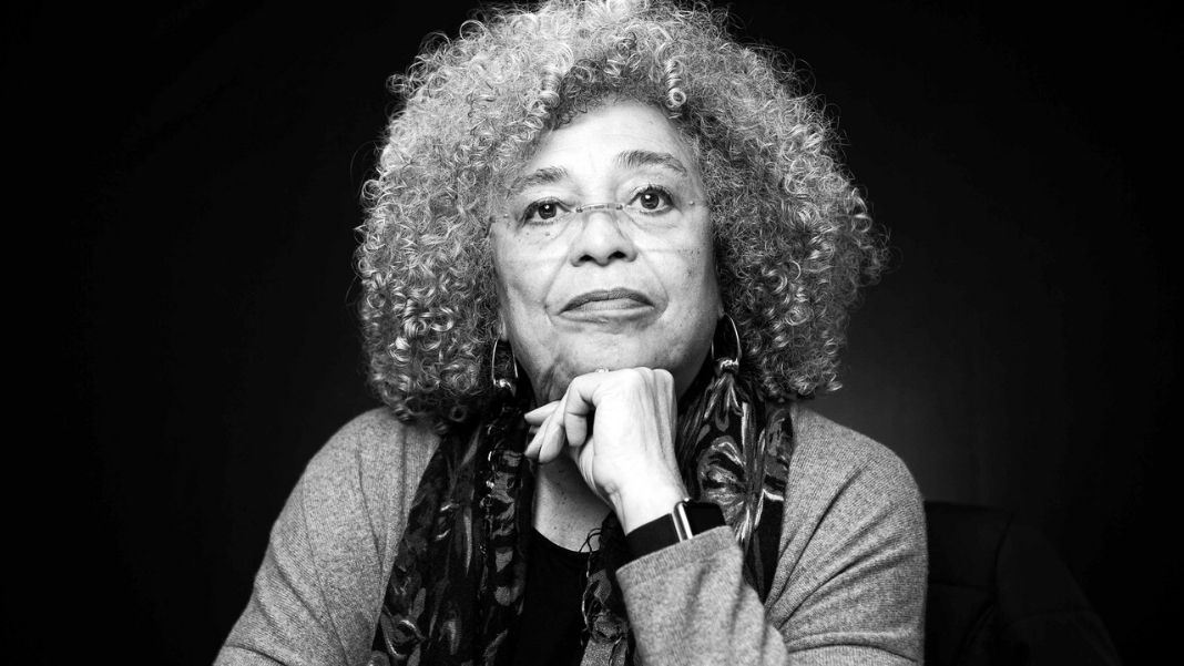 Angela Davis Angela Davis. Imagen de Oregon State University (1 de abril de 2019) distribuida por Flickr bajo licencia Creative Commons CC BY-SA 2.0.