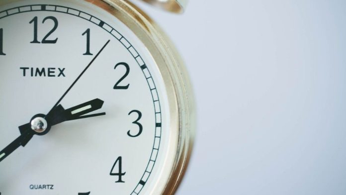 El tiempo, esa ilusión En este artículo, Magdalena Reyes reflexiona sobre el tiempo y sobre cómo poder definirlo en nuestra sociedad actual. Imagen de Free-Photos en Pixabay.
