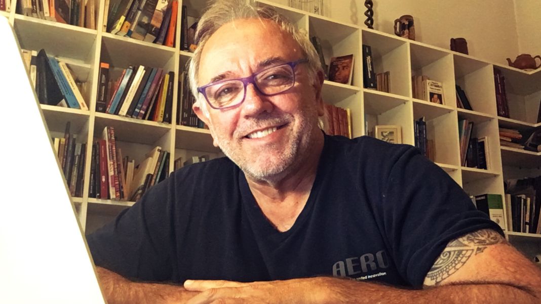 Alejandro de Oto Alejandro de Oto es Investigador Principal del Consejo Nacional de Investigaciones Científicas y Técnicas (CONICET) y profesor en la Universidad Nacional de San Juan, en Argentina.